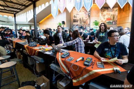 英雄联盟S12四强赛：DRX爆冷3-1击败GENG晋级